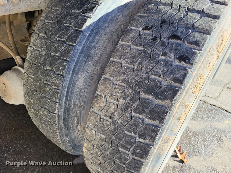 image for item DO3508 2000 Freightliner FL80  dump truck