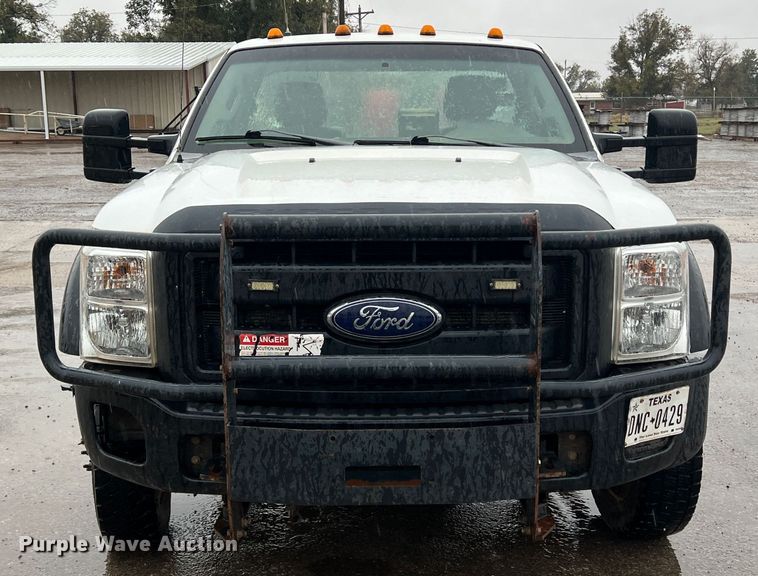 image for item DO8869 2014 Ford F550 Super Duty  truck cab and chassis