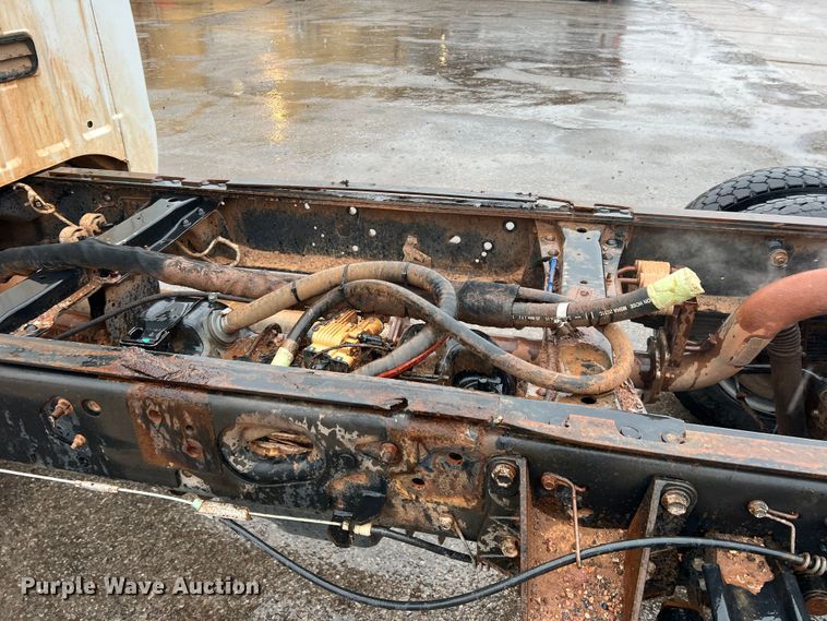 image for item DO8869 2014 Ford F550 Super Duty  truck cab and chassis