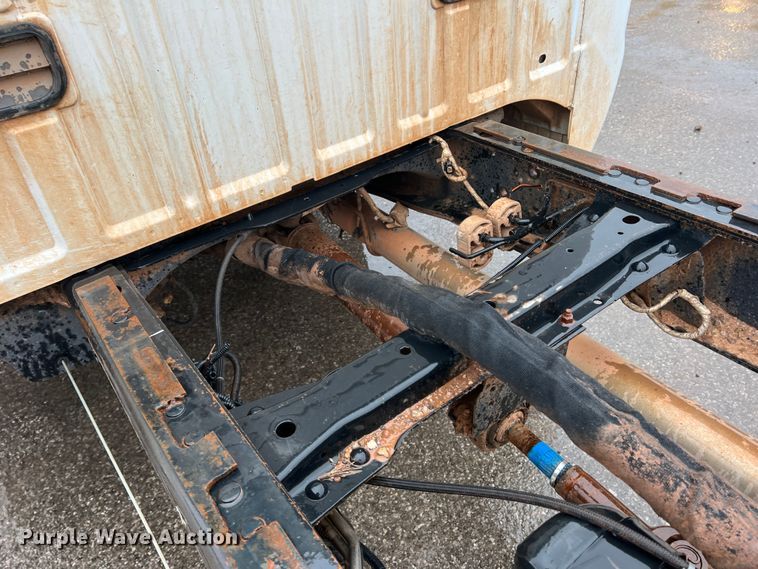 image for item DO8869 2014 Ford F550 Super Duty  truck cab and chassis