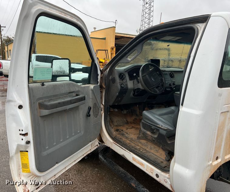 image for item DO8869 2014 Ford F550 Super Duty  truck cab and chassis