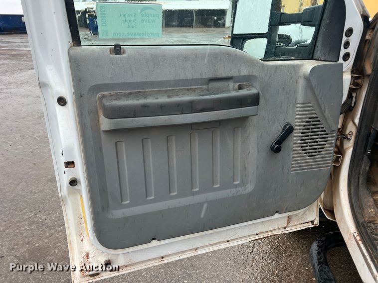 image for item DO8869 2014 Ford F550 Super Duty  truck cab and chassis