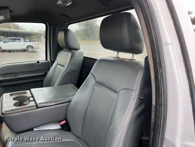 image for item DO8869 2014 Ford F550 Super Duty  truck cab and chassis