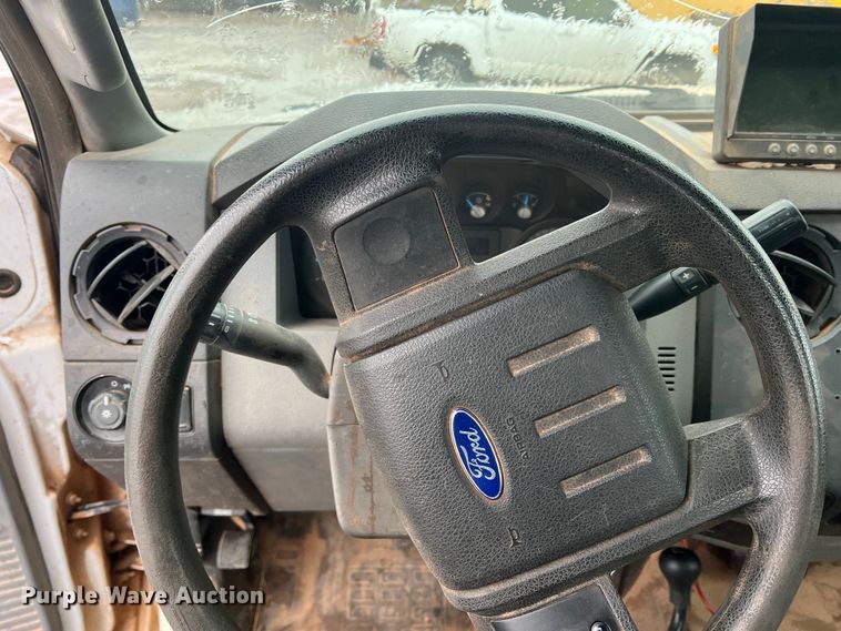 image for item DO8869 2014 Ford F550 Super Duty  truck cab and chassis