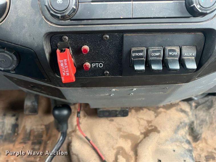 image for item DO8869 2014 Ford F550 Super Duty  truck cab and chassis