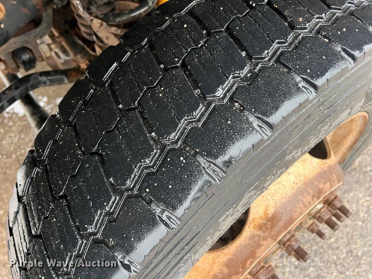 image for item DO8869 2014 Ford F550 Super Duty  truck cab and chassis