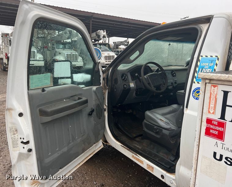 image for item DO8871 2014 Ford F550 Super Duty  bucket truck