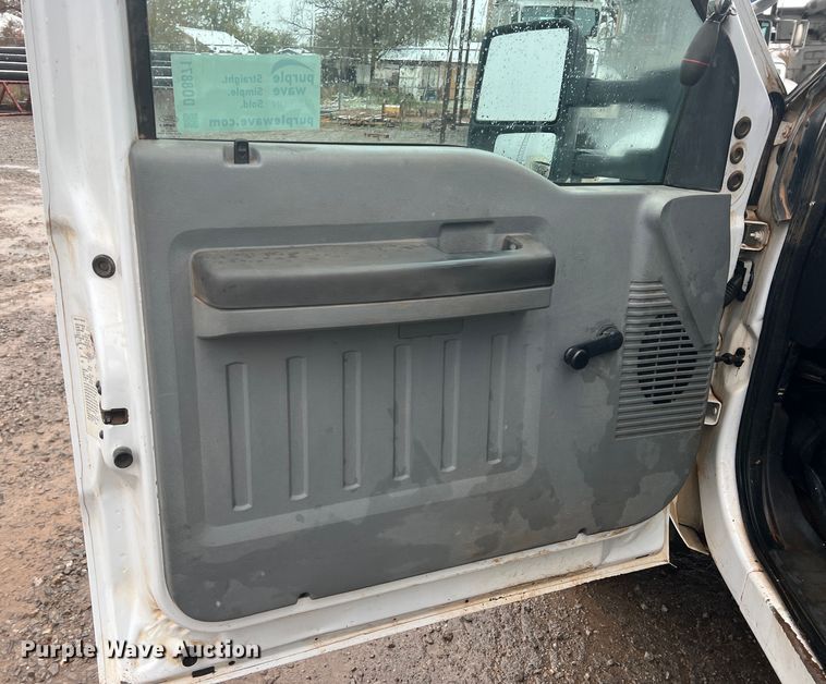 image for item DO8871 2014 Ford F550 Super Duty  bucket truck