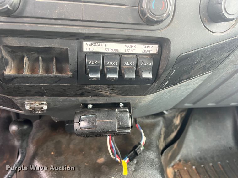 image for item DO8871 2014 Ford F550 Super Duty  bucket truck