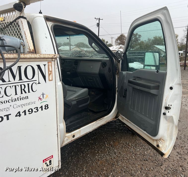 image for item DO8871 2014 Ford F550 Super Duty  bucket truck