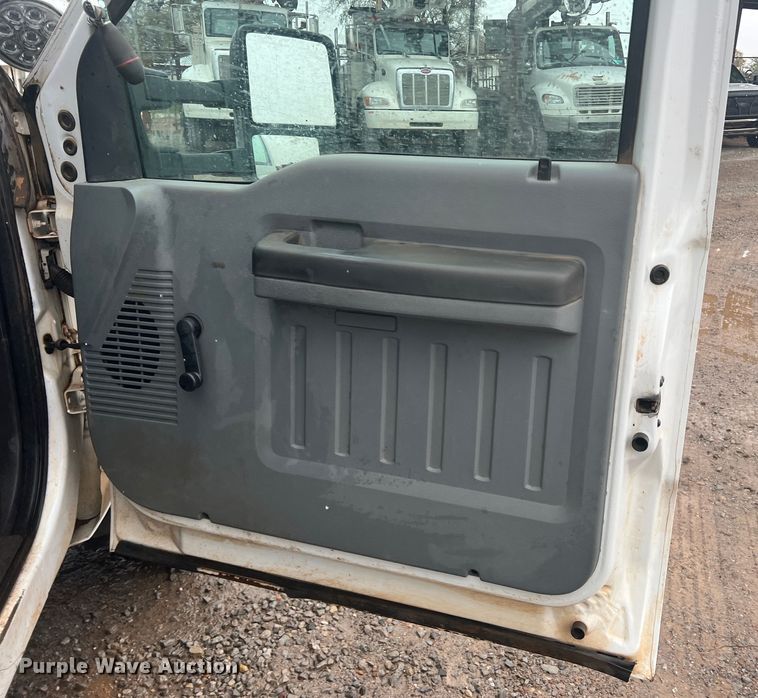 image for item DO8871 2014 Ford F550 Super Duty  bucket truck