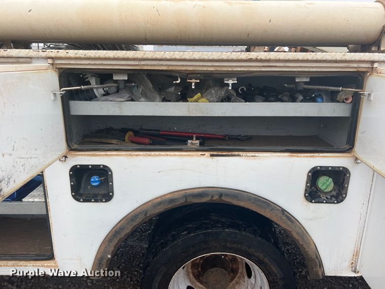 image for item DO8871 2014 Ford F550 Super Duty  bucket truck