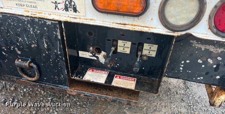 image for item DO8871 2014 Ford F550 Super Duty  bucket truck