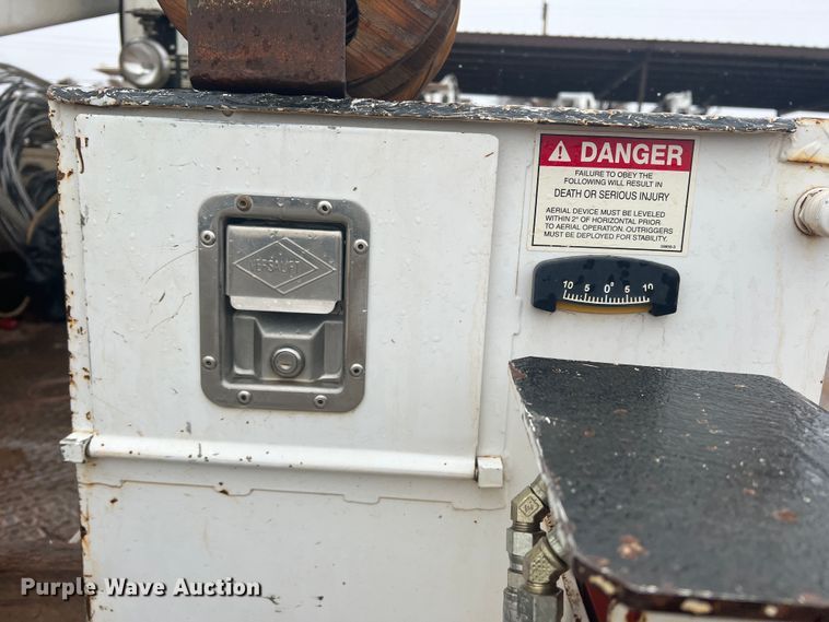 image for item DO8871 2014 Ford F550 Super Duty  bucket truck