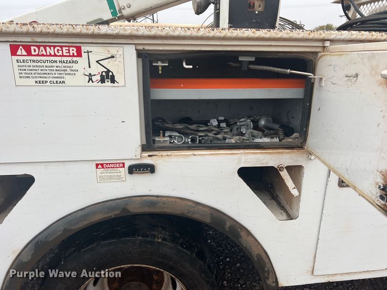 image for item DO8871 2014 Ford F550 Super Duty  bucket truck