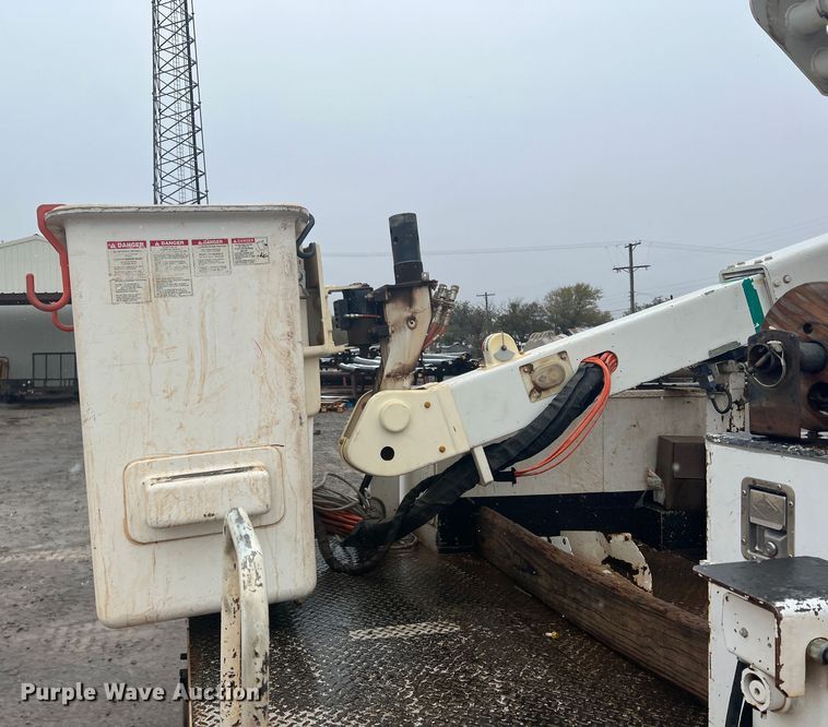 image for item DO8871 2014 Ford F550 Super Duty  bucket truck