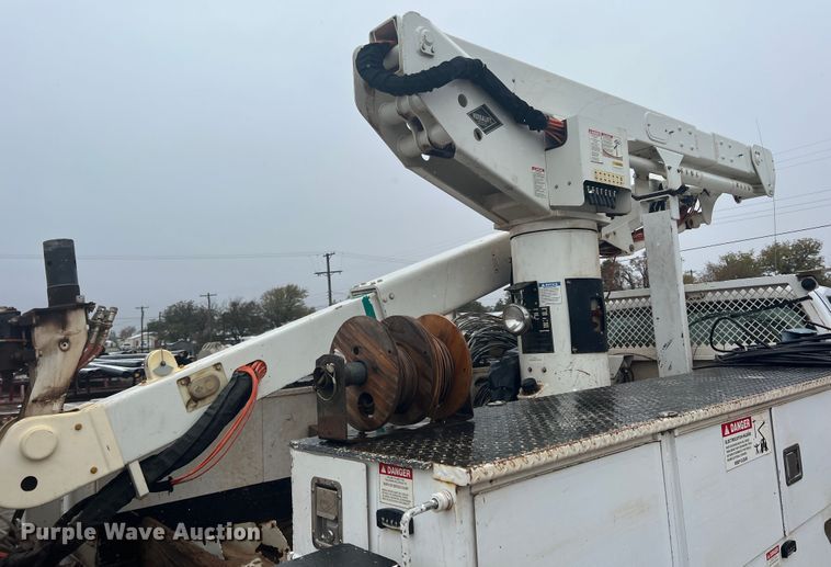 image for item DO8871 2014 Ford F550 Super Duty  bucket truck