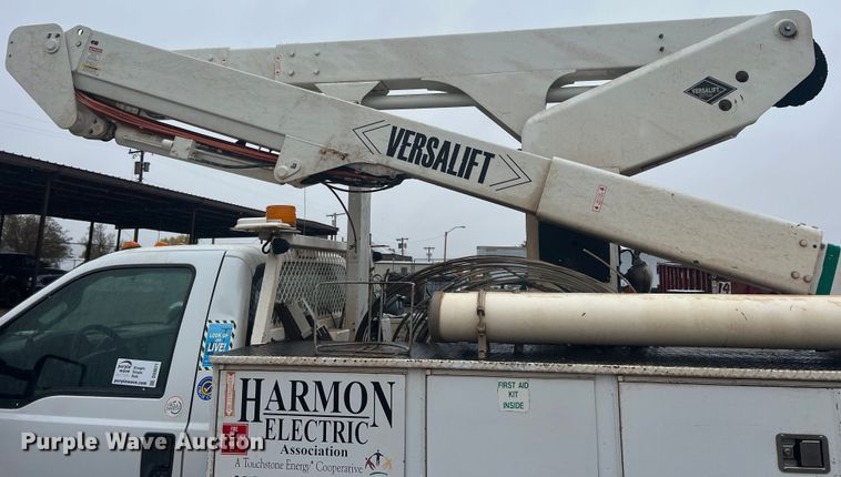 image for item DO8871 2014 Ford F550 Super Duty  bucket truck