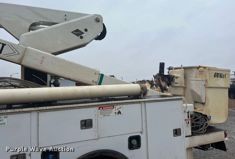 image for item DO8871 2014 Ford F550 Super Duty  bucket truck