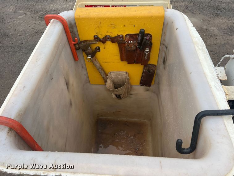 image for item DO8871 2014 Ford F550 Super Duty  bucket truck