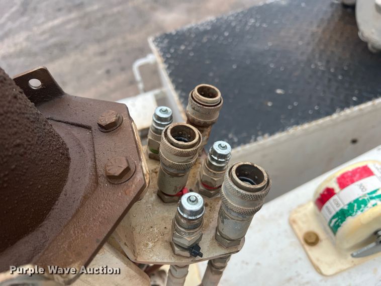 image for item DO8871 2014 Ford F550 Super Duty  bucket truck