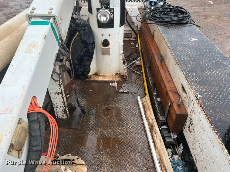 image for item DO8871 2014 Ford F550 Super Duty  bucket truck