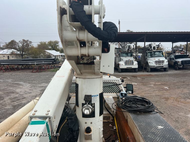 image for item DO8871 2014 Ford F550 Super Duty  bucket truck