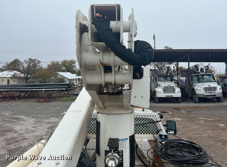 image for item DO8871 2014 Ford F550 Super Duty  bucket truck