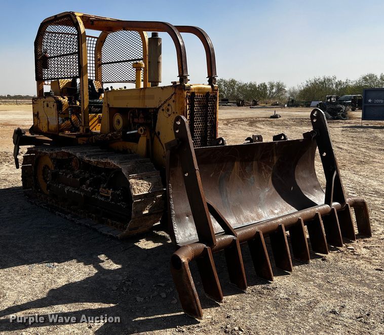 image for item DO8888 1975 International TD8E  dozer