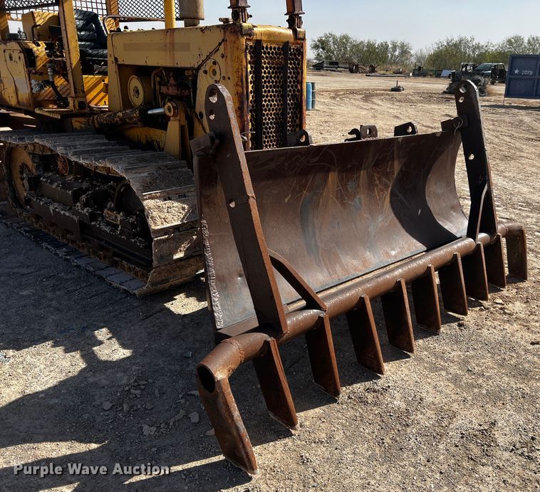 image for item DO8888 1975 International TD8E  dozer