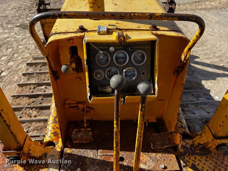 image for item DO8888 1975 International TD8E  dozer