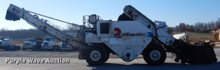 image for item DP0439 1999 Roadtec SB2500B  shuttle buggy material transfer vehicle