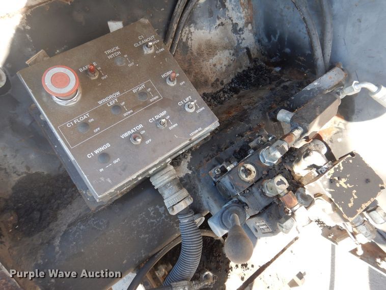 image for item DP0439 1999 Roadtec SB2500B  shuttle buggy material transfer vehicle