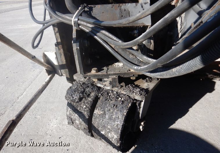 image for item DP0439 1999 Roadtec SB2500B  shuttle buggy material transfer vehicle