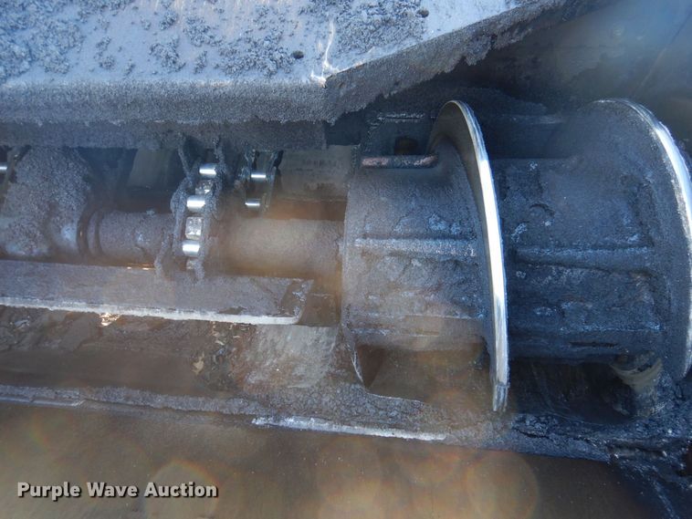 image for item DP0439 1999 Roadtec SB2500B  shuttle buggy material transfer vehicle