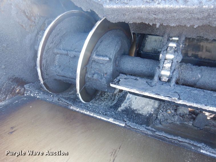 image for item DP0439 1999 Roadtec SB2500B  shuttle buggy material transfer vehicle