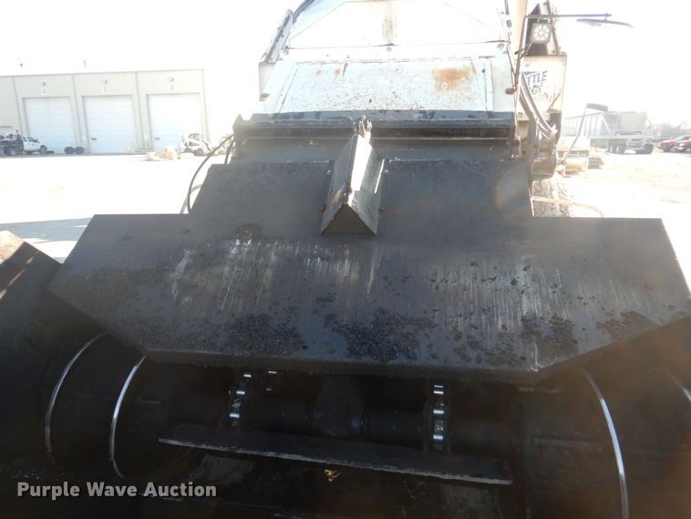 image for item DP0439 1999 Roadtec SB2500B  shuttle buggy material transfer vehicle