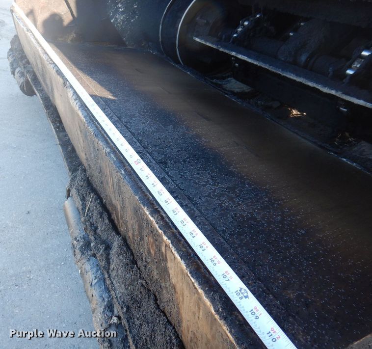 image for item DP0439 1999 Roadtec SB2500B  shuttle buggy material transfer vehicle