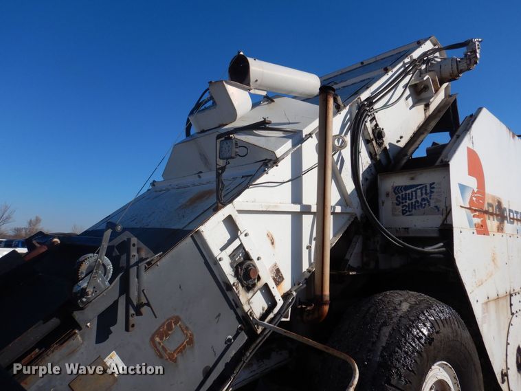 image for item DP0439 1999 Roadtec SB2500B  shuttle buggy material transfer vehicle