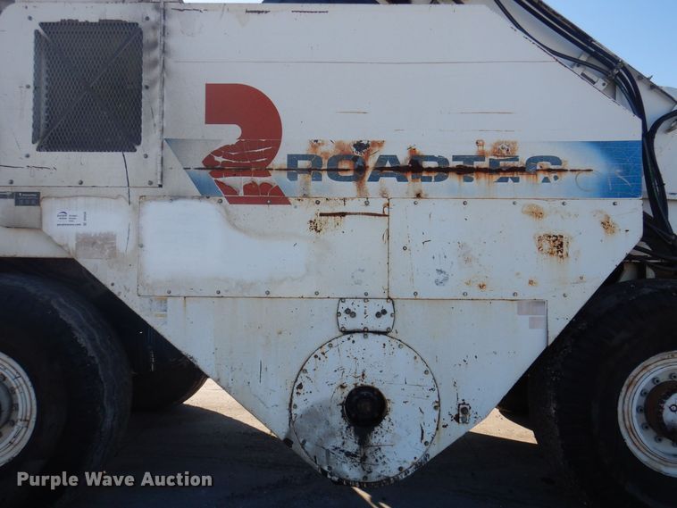 image for item DP0439 1999 Roadtec SB2500B  shuttle buggy material transfer vehicle