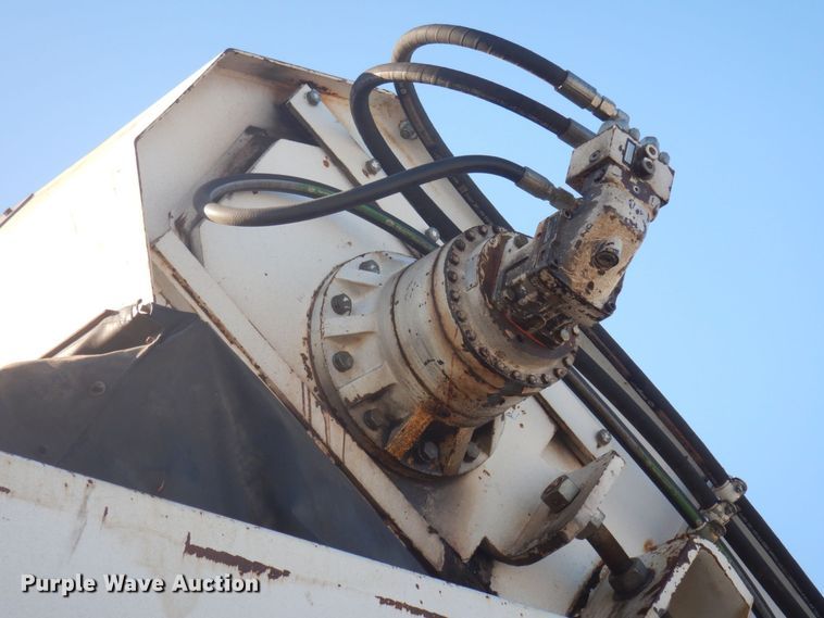 image for item DP0439 1999 Roadtec SB2500B  shuttle buggy material transfer vehicle