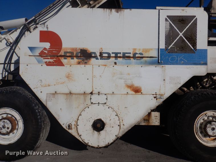 image for item DP0439 1999 Roadtec SB2500B  shuttle buggy material transfer vehicle