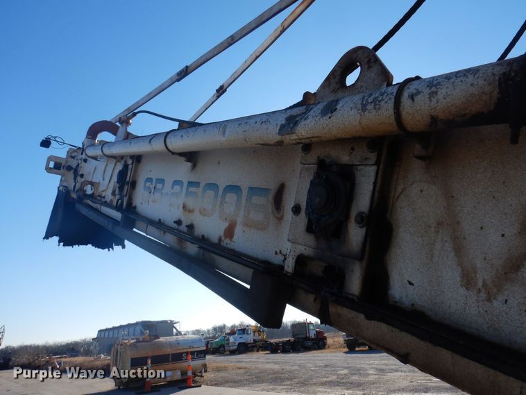 image for item DP0439 1999 Roadtec SB2500B  shuttle buggy material transfer vehicle