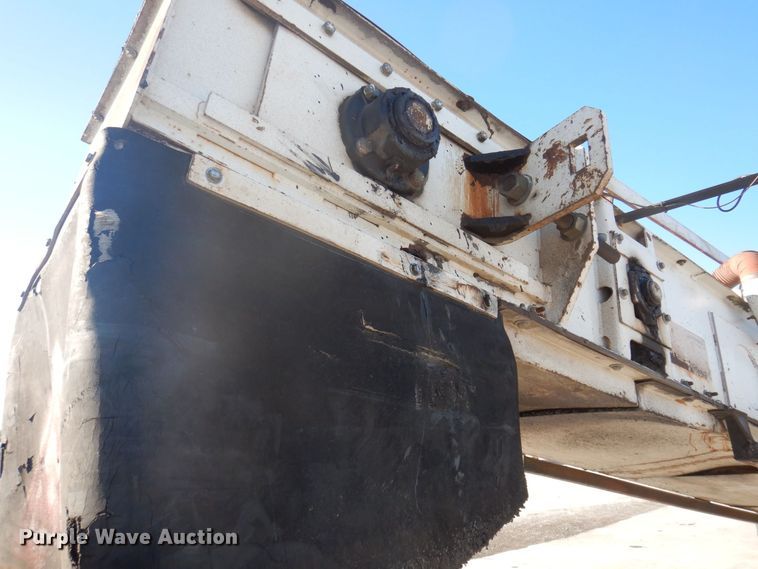 image for item DP0439 1999 Roadtec SB2500B  shuttle buggy material transfer vehicle