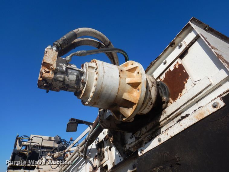 image for item DP0439 1999 Roadtec SB2500B  shuttle buggy material transfer vehicle