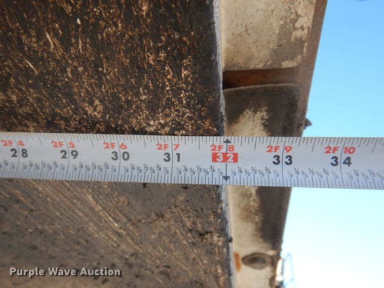 image for item DP0439 1999 Roadtec SB2500B  shuttle buggy material transfer vehicle