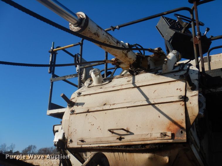 image for item DP0439 1999 Roadtec SB2500B  shuttle buggy material transfer vehicle