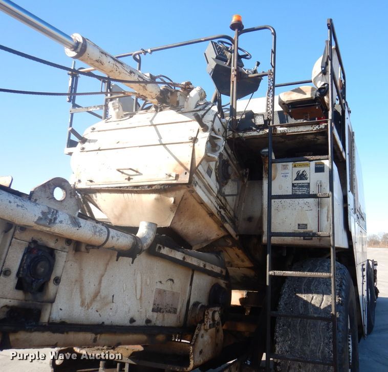 image for item DP0439 1999 Roadtec SB2500B  shuttle buggy material transfer vehicle