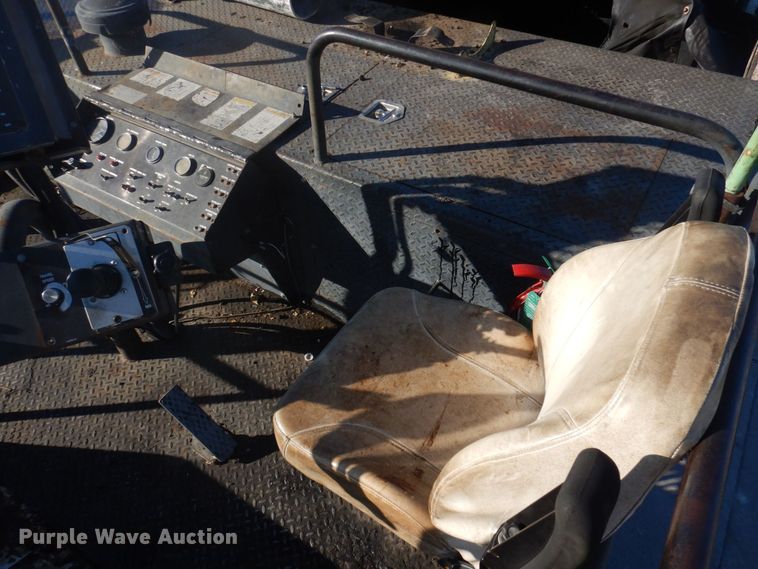 image for item DP0439 1999 Roadtec SB2500B  shuttle buggy material transfer vehicle