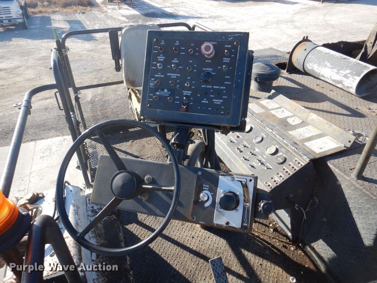 image for item DP0439 1999 Roadtec SB2500B  shuttle buggy material transfer vehicle